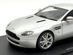 1:18 Aston Martin V8 Vantage Titanium Silver 70201 - Autoart