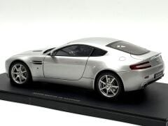 1:18 Aston Martin V8 Vantage Titanium Silver 70201 - Autoart