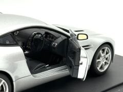1:18 Aston Martin V8 Vantage Titanium Silver 70201 - Autoart