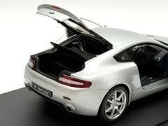 1:18 Aston Martin V8 Vantage Titanium Silver 70201 - Autoart
