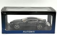1:18 Aston Martin V12 Vantage 2010 Black 70207- Autoart
