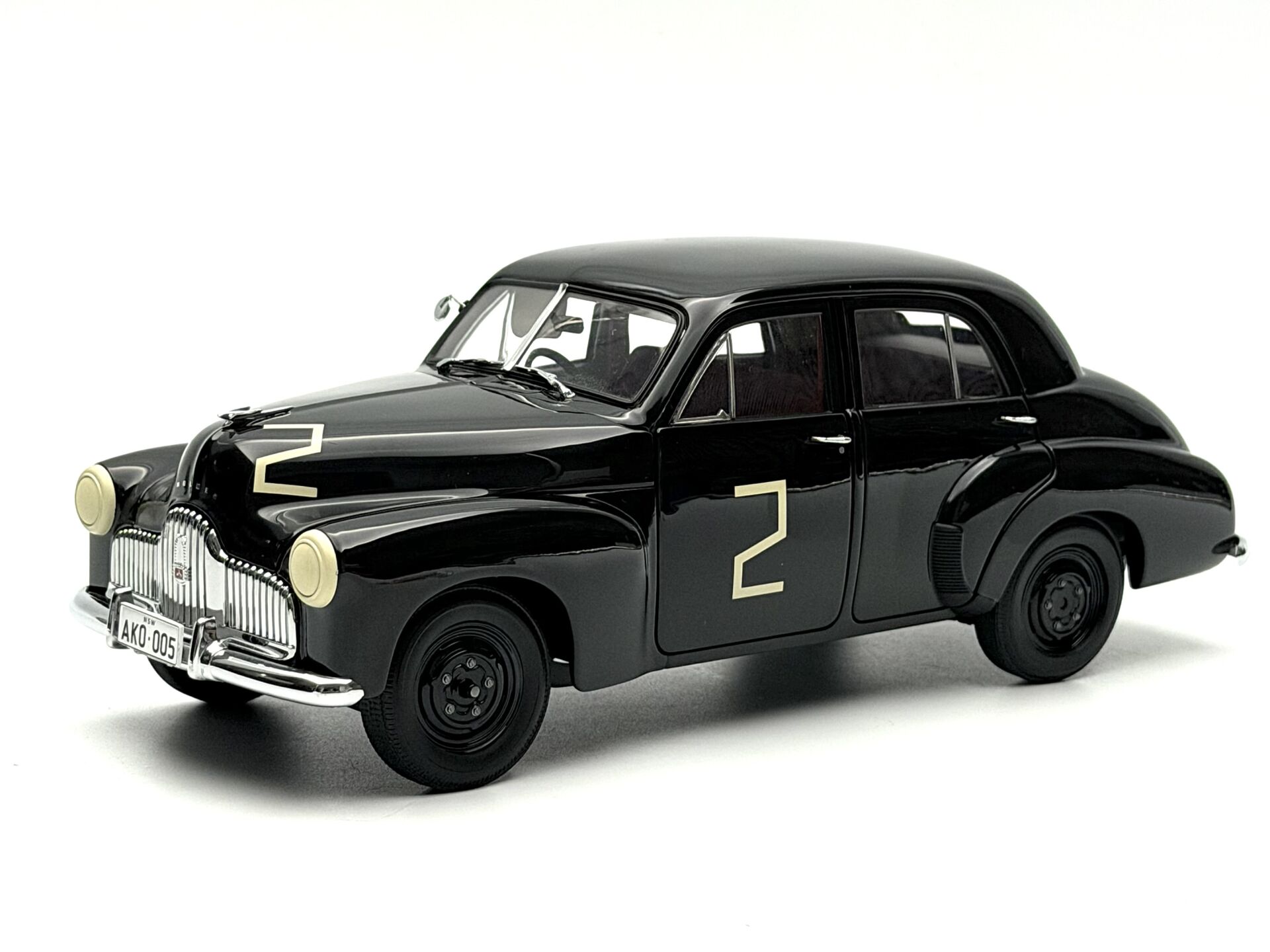 1:18 Holden 48-215 NSW Sedan Car Champion 1956 - Autoart