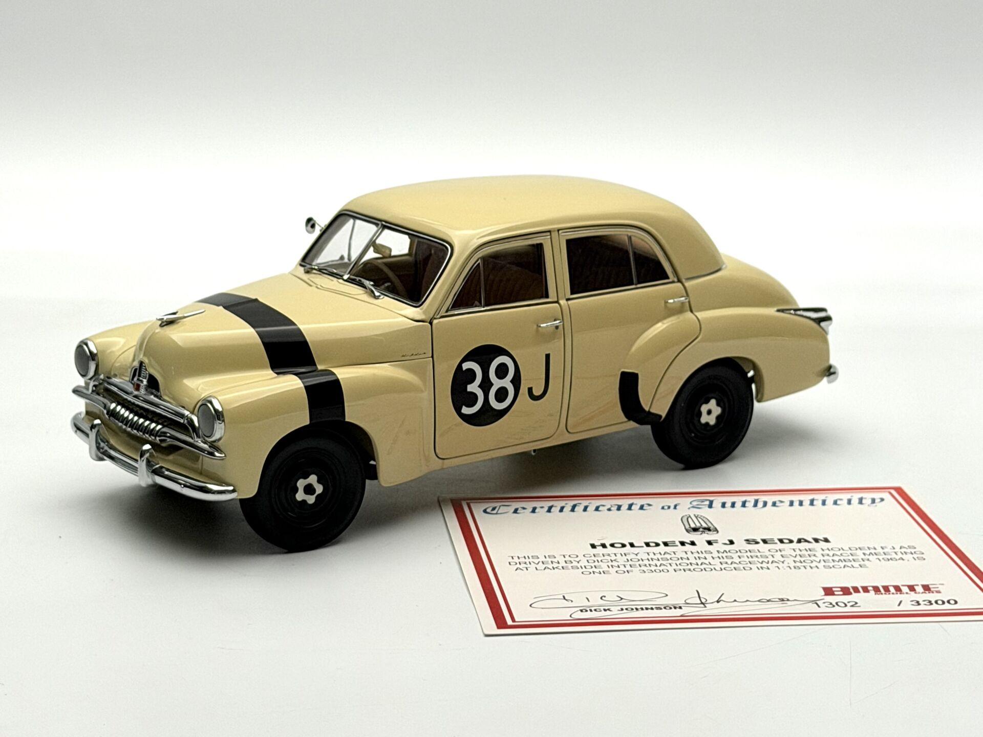 1:18 Holden FJ Sedan 1964 Lakeside Raceway  - Autoart