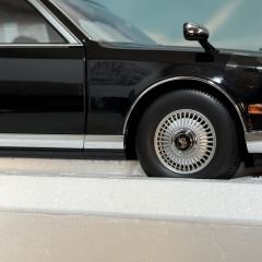 1:18 Toyota Century 2019 Black - Almost Real