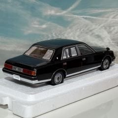1:18 Toyota Century 2019 Black - Almost Real