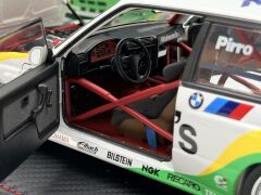1:18 BMW M3 E30 Watsons 1991 Grand Prix Macau - Autoart