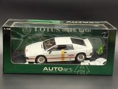 1:18 Lotus Esprit Turbo 1982 RHD White 70062 - Autoart