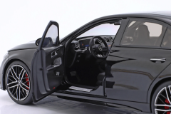 1:18 Mercedes-AMG C63 S W206 Obsidian Black 2024 - NZG
