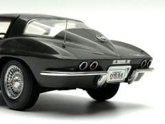 1:18 Chevrolet Corvette Sting Ray 1967 Green Met - Motorbox Exoto