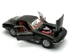 1:18 Chevrolet Corvette Sting Ray 1967 Green Met - Motorbox Exoto