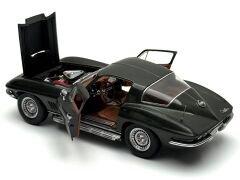 1:18 Chevrolet Corvette Sting Ray 1967 Green Met - Motorbox Exoto