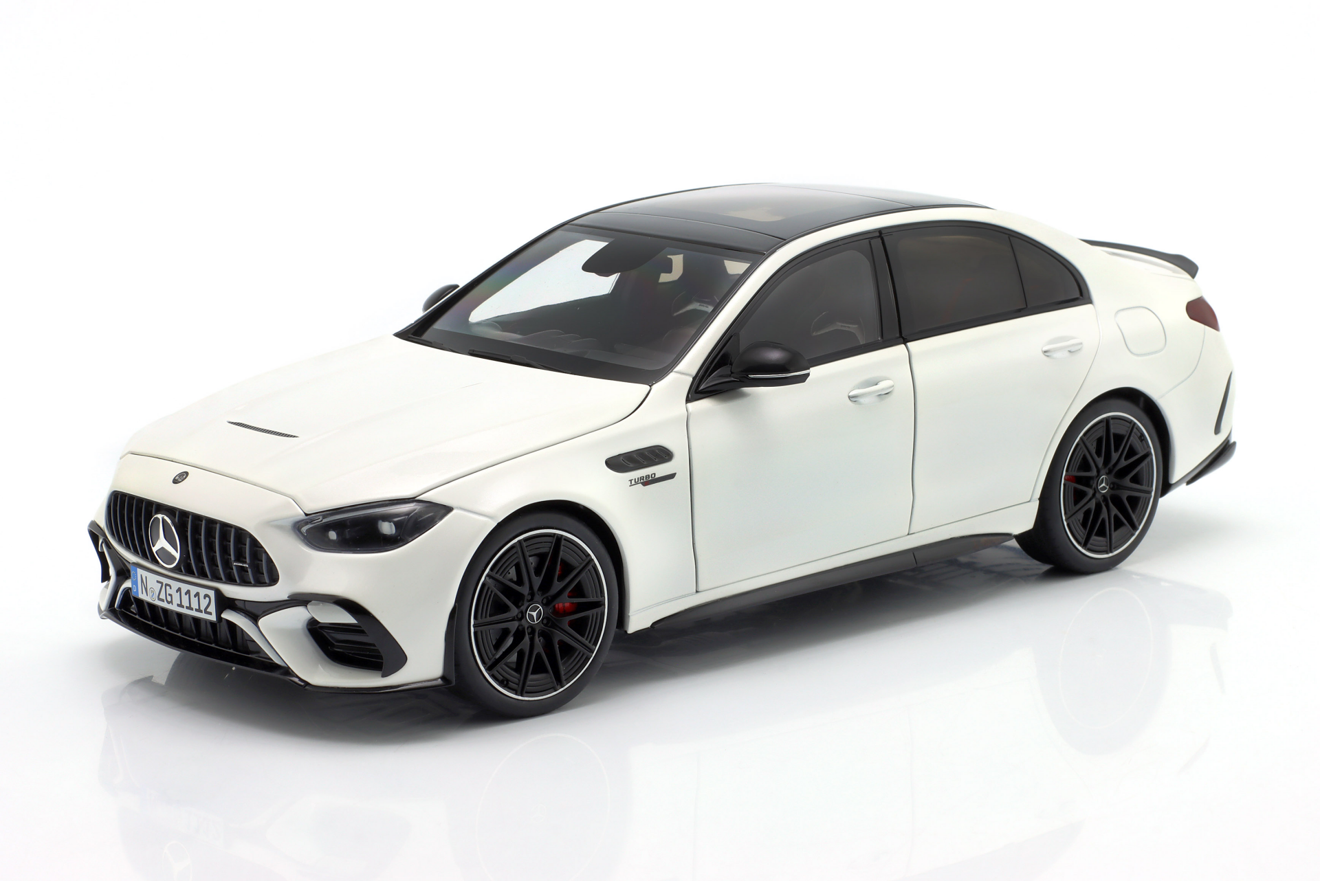 1:18 Mercedes-AMG C63 S W206 Opalith White 2024 - NZG