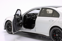 1:18 Mercedes-AMG C63 S W206 Opalith White 2024 - NZG