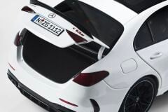 1:18 Mercedes-AMG C63 S W206 Opalith White 2024 - NZG