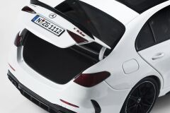 1:18 Mercedes-AMG C63 S W206 Opalith White 2024 - NZG
