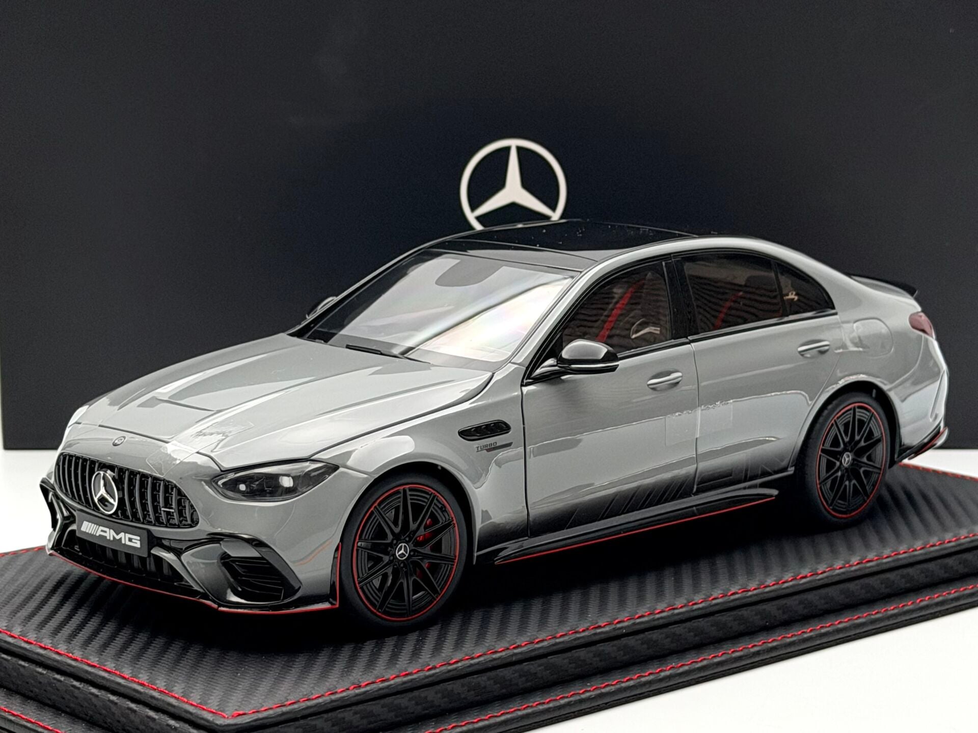 1:18 Mercedes-AMG C63 S W206 Alpine Grey 2024 - NZG