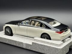 1:18 Mercedes-Maybach S680 4Matic X223 Black/White - Norev