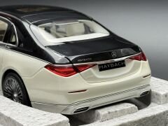 1:18 Mercedes-Maybach S680 4Matic X223 Black/White - Norev