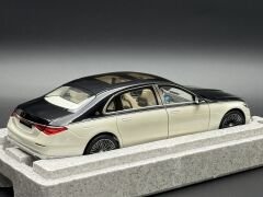 1:18 Mercedes-Maybach S680 4Matic X223 Black/White - Norev