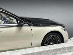 1:18 Mercedes-Maybach S680 4Matic X223 Black/White - Norev