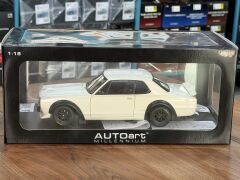 1:18 Nissan Skyline GT-R KPGC10 Racing 1972 White - Autoart