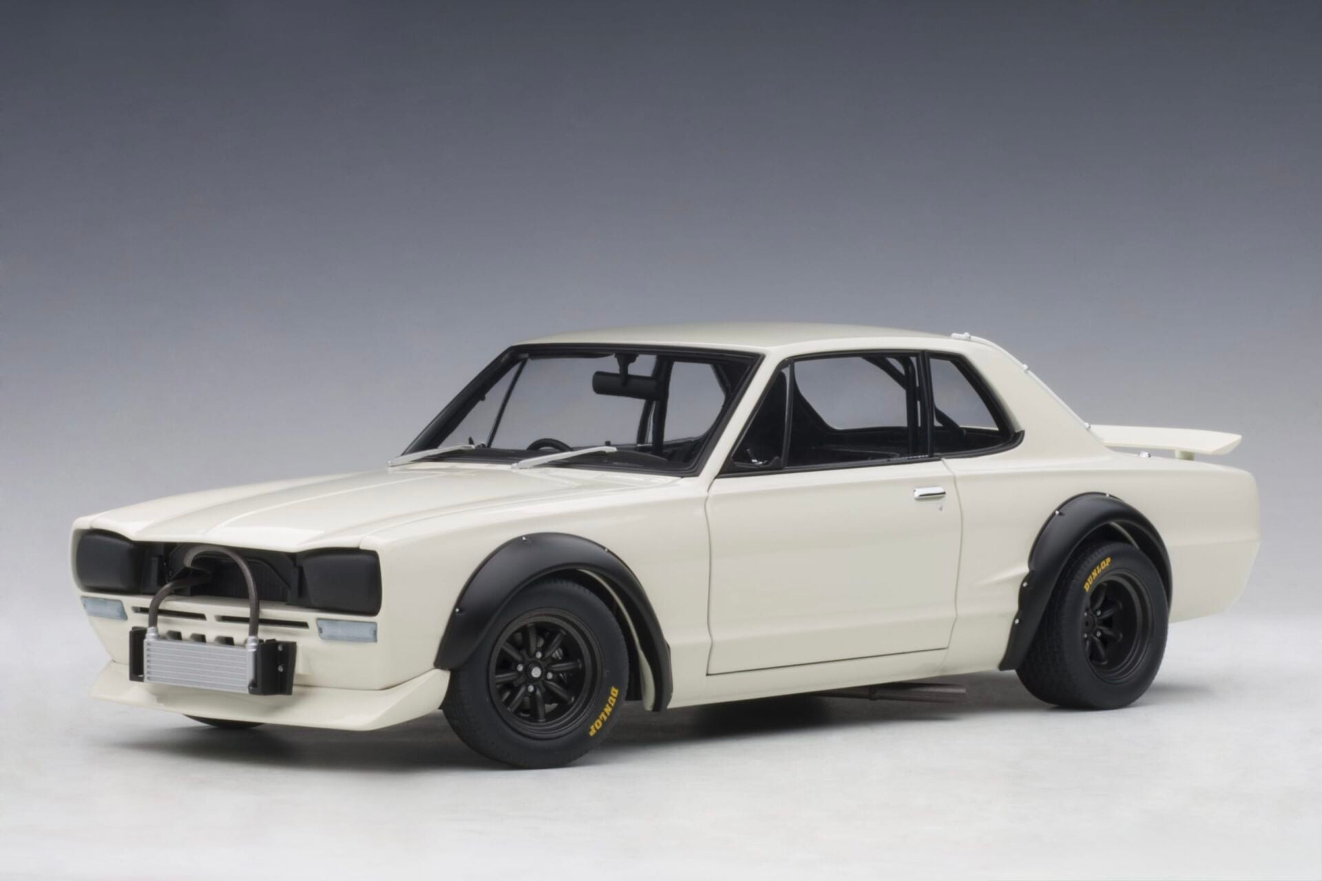 1:18 Nissan Skyline GT-R KPGC10 Racing 1972 White - Autoart