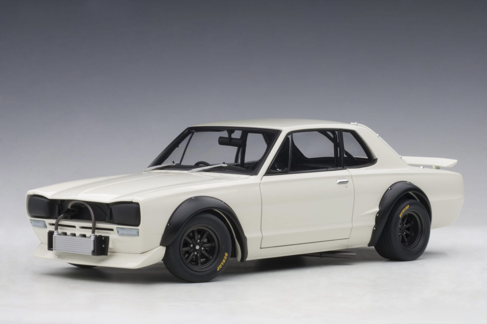 1:18 Nissan Skyline GT-R KPGC10 Racing 1972 White - Autoart