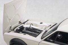1:18 Nissan Skyline GT-R KPGC10 Racing 1972 White - Autoart