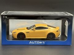 1:18 Aston Martin V12 Vantage S 2015 Yellow Tang 70252- Autoart