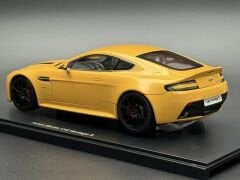 1:18 Aston Martin V12 Vantage S 2015 Yellow Tang 70252- Autoart