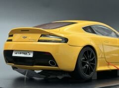 1:18 Aston Martin V12 Vantage S 2015 Yellow Tang 70252- Autoart