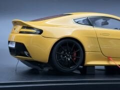 1:18 Aston Martin V12 Vantage S 2015 Yellow Tang 70252- Autoart