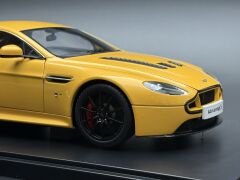 1:18 Aston Martin V12 Vantage S 2015 Yellow Tang 70252- Autoart