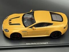 1:18 Aston Martin V12 Vantage S 2015 Yellow Tang 70252- Autoart
