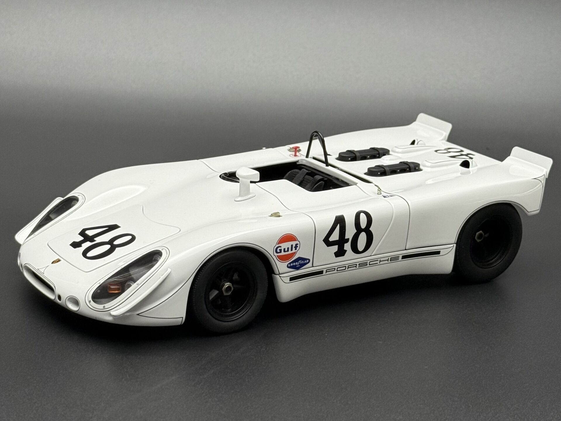 1:18 Porsche 908/02 No:48 Sebring 1970 Steve McQueen 87072 - Autoart