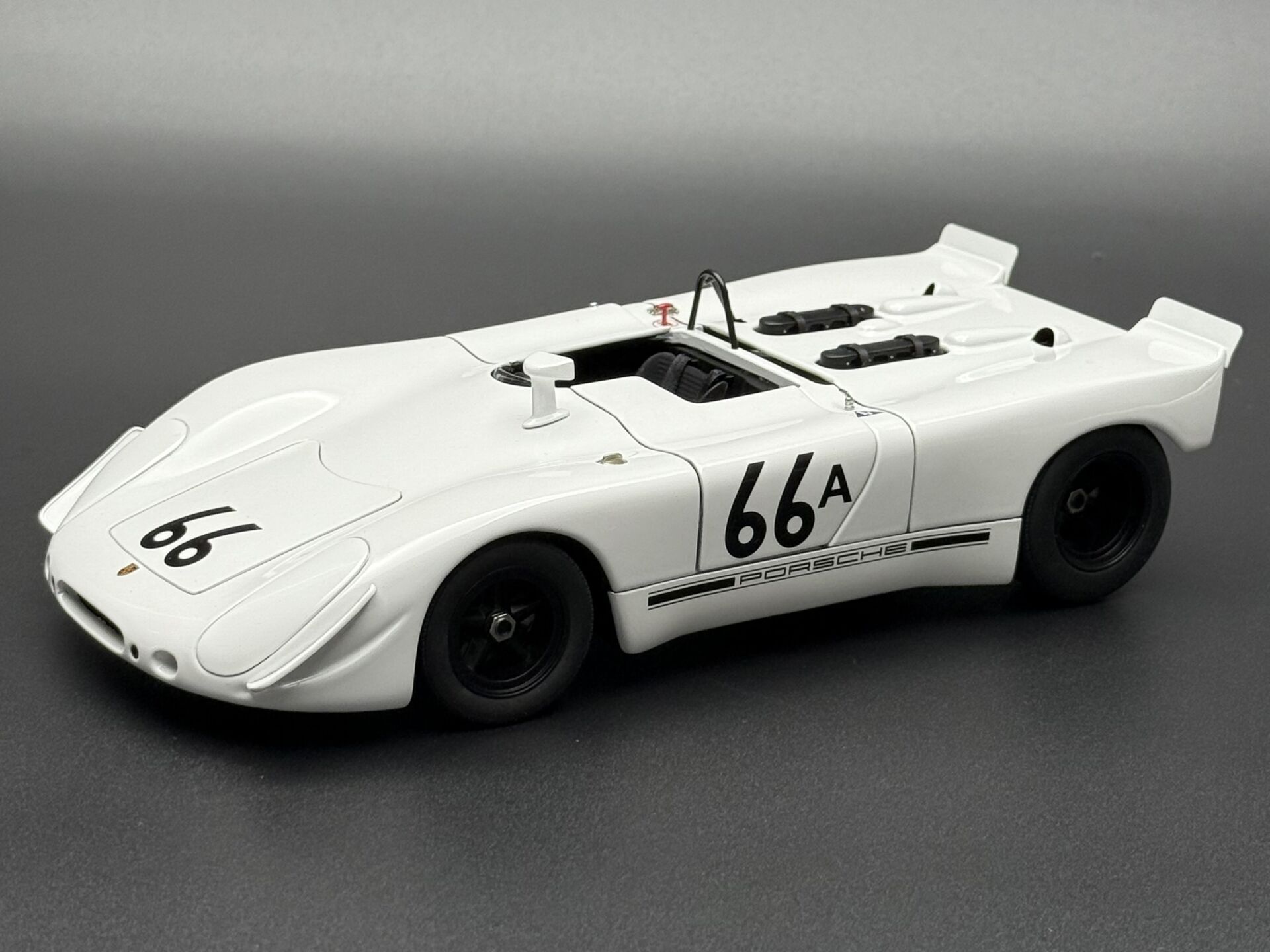 1:18 Porsche 908/02 No:66 Holtville Steve McQueen 87073 -Autoart