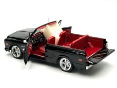 1:18 Chevrolet Blazer Custom Black&White Top 1972 - ACME