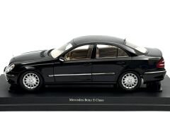 1:18 Mercedes-Benz E Class Sedan W211 Black - Autoart