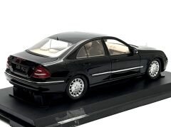 1:18 Mercedes-Benz E Class Sedan W211 Black - Autoart