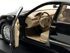 1:18 Mercedes-Benz E Class Sedan W211 Black - Autoart