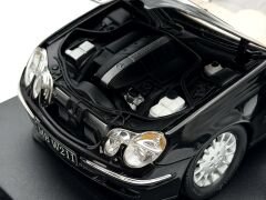 1:18 Mercedes-Benz E Class Sedan W211 Black - Autoart