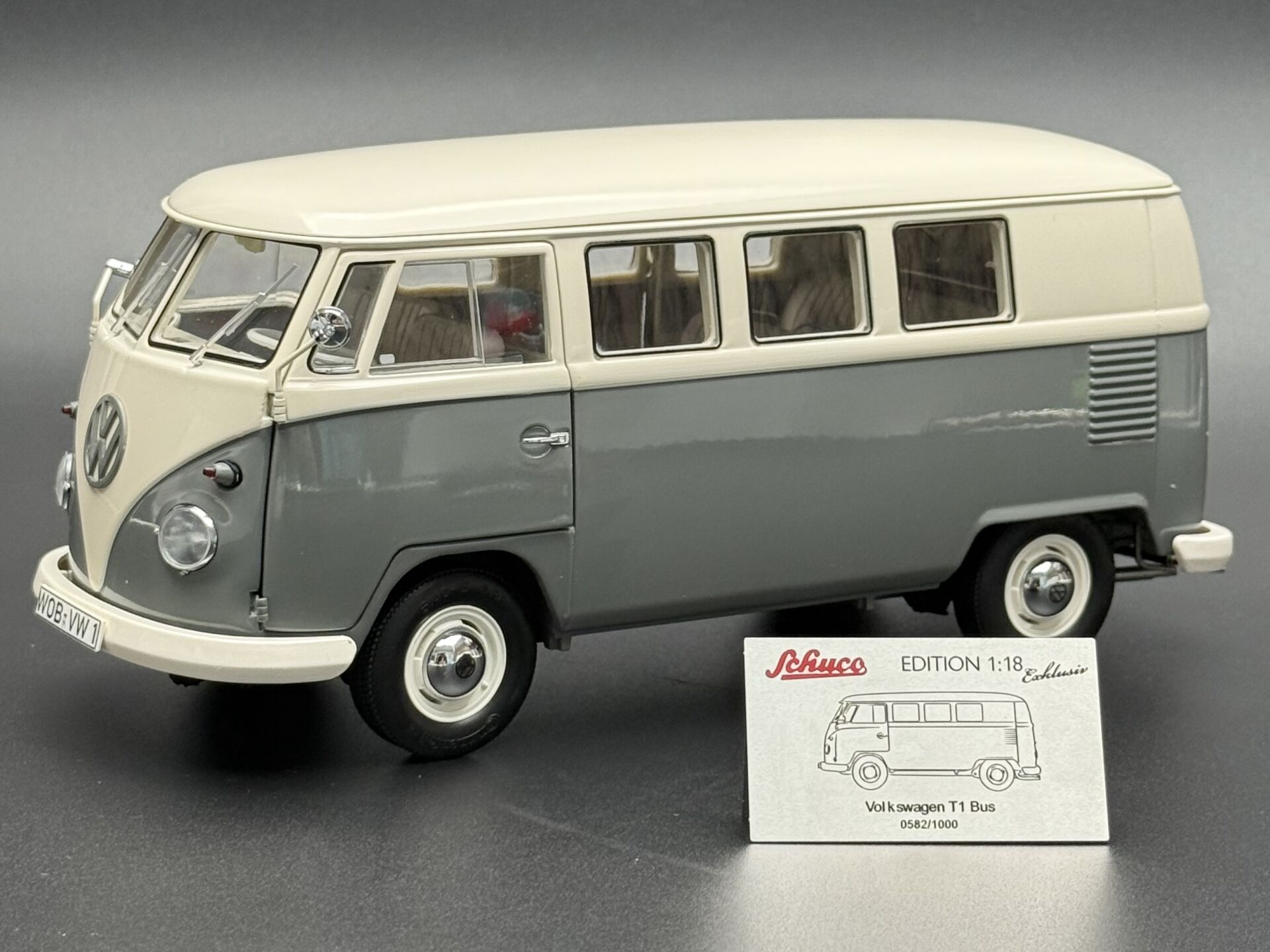 1:18 Volkswagen T1 Bus 1959 Nardo Grey - Schuco Exclusive