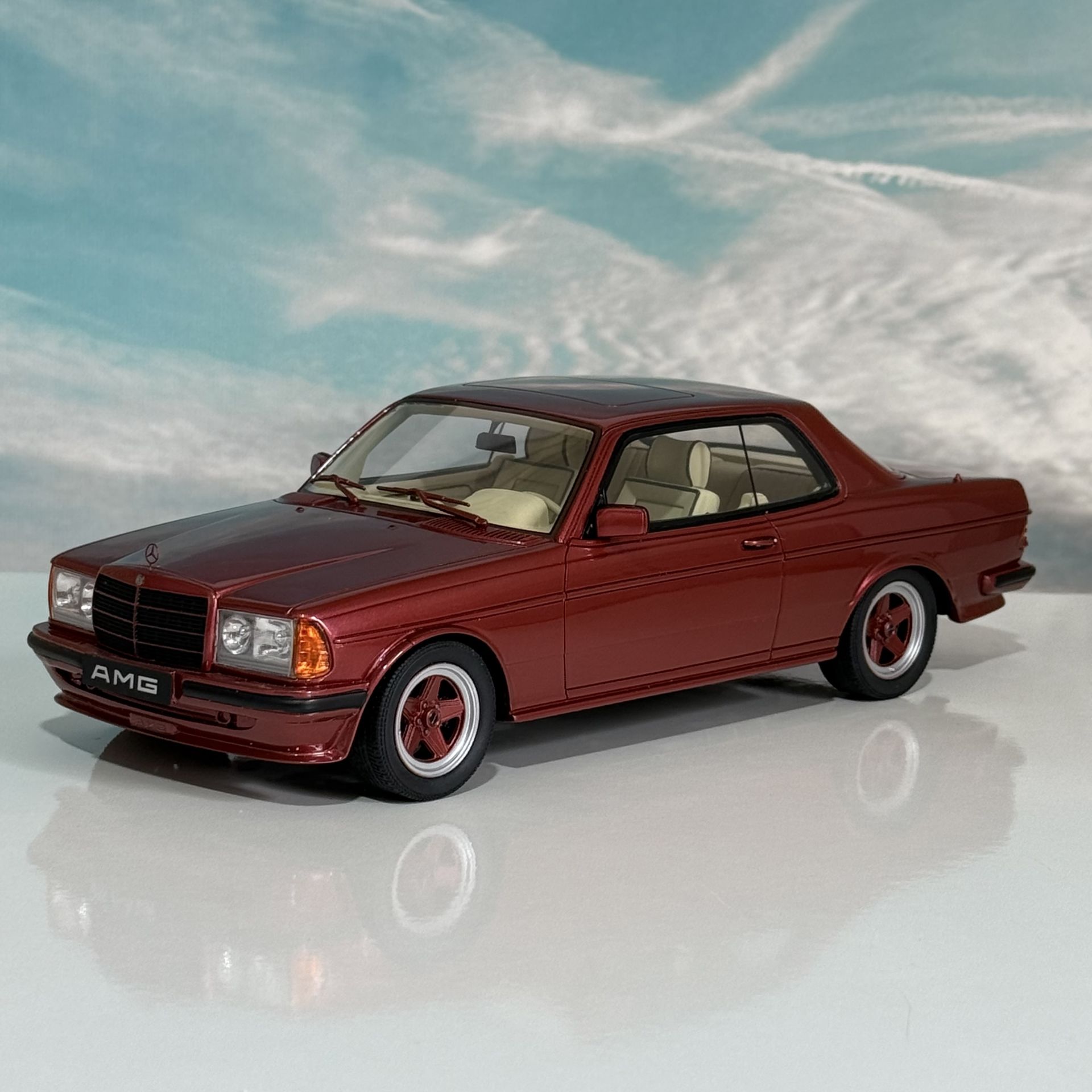 1:18 Mercedes-Benz 500CE AMG Brillant Red OT641 - OTTO