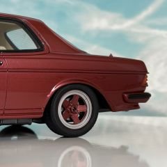 1:18 Mercedes-Benz 500CE AMG Brillant Red OT641 - OTTO