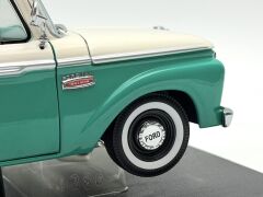 1:18 Ford F-100 Custom Cab Pick Up 1965 Turquoise - Sun Star