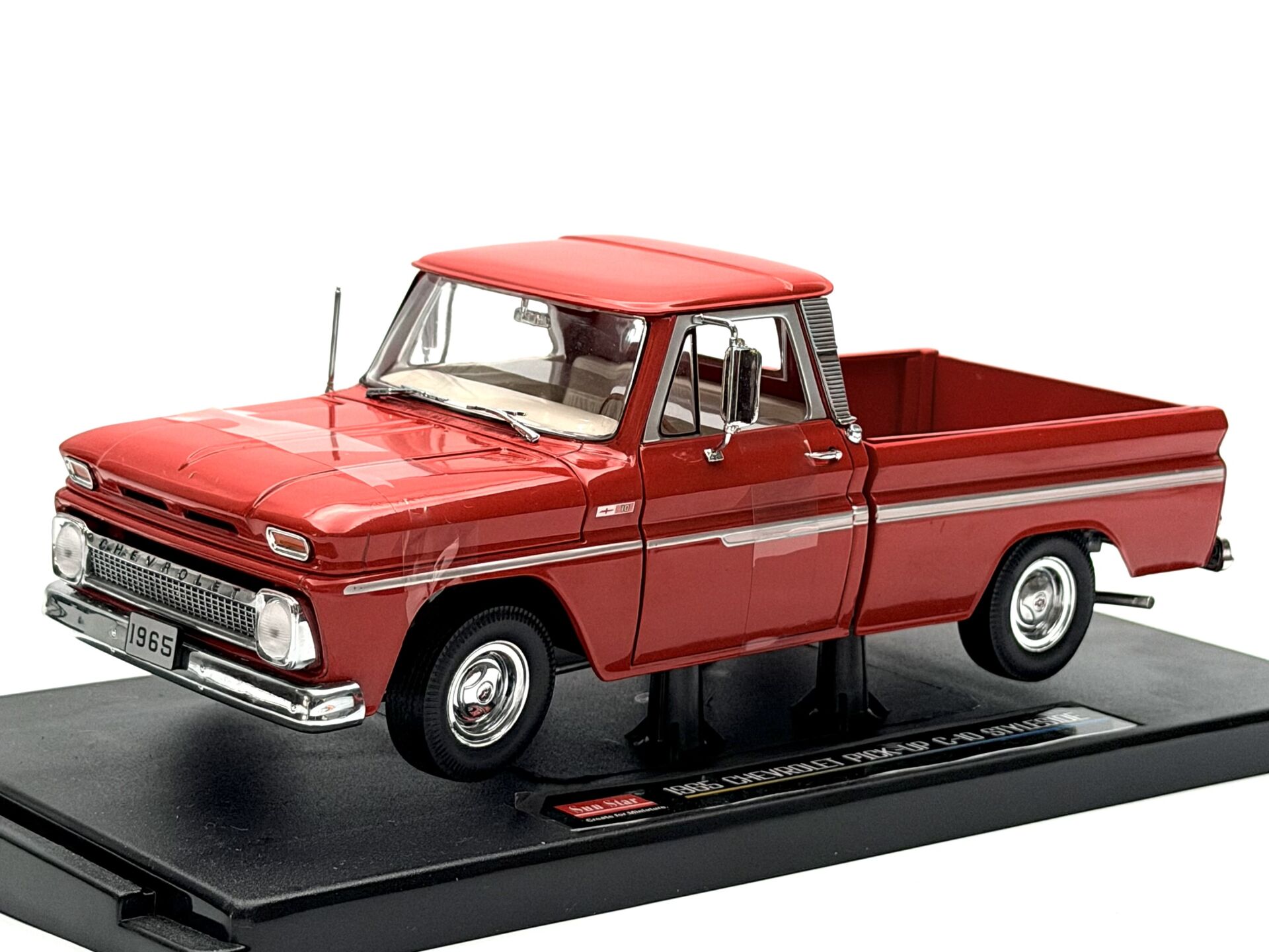 1:18 Chevrolet C-10 Pick Up Styleside 1965 Red - Sun Star