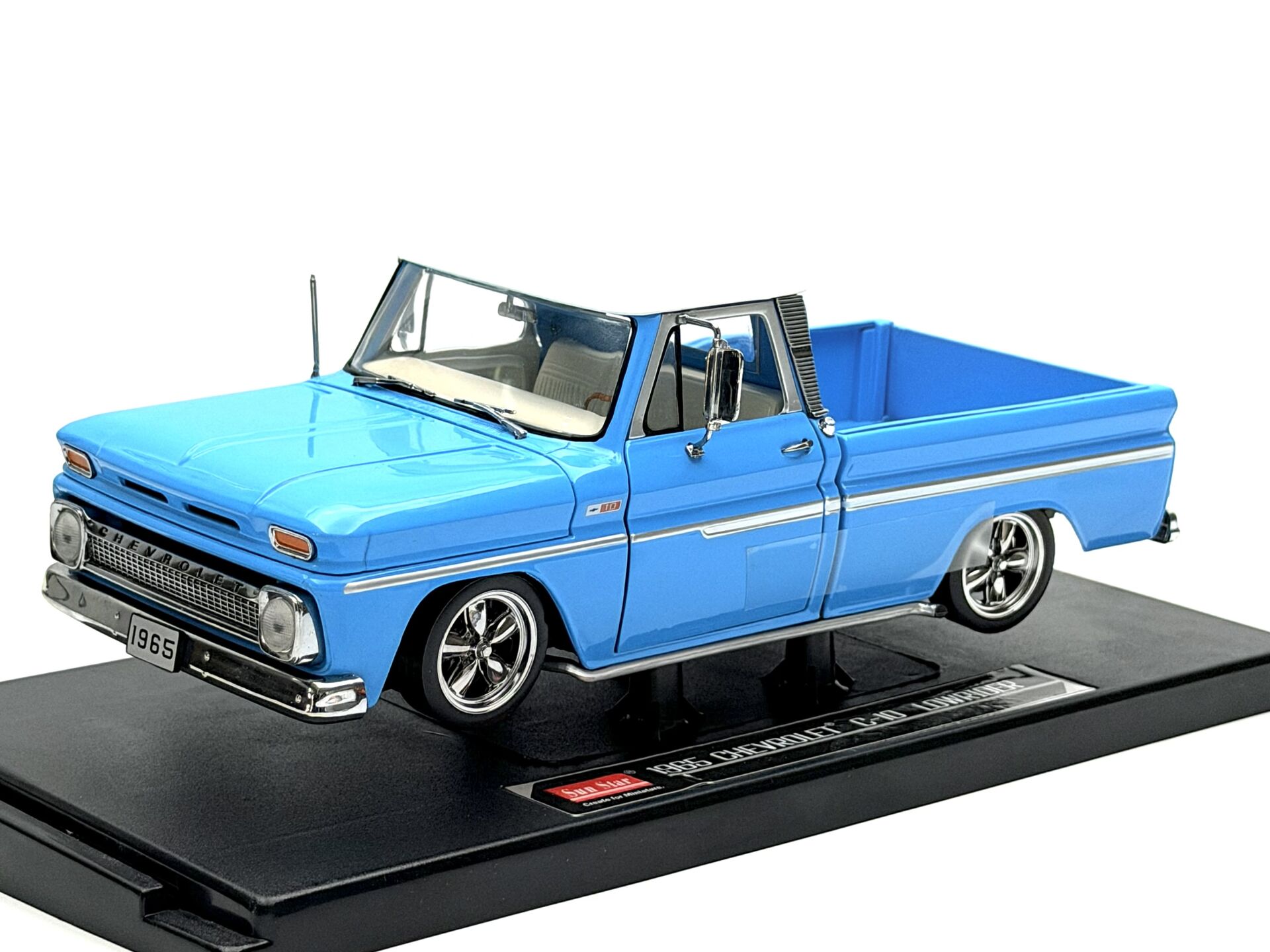 1:18 Chevrolet C-10 Pick Up Lowrider 1965 Blue - Sun Star