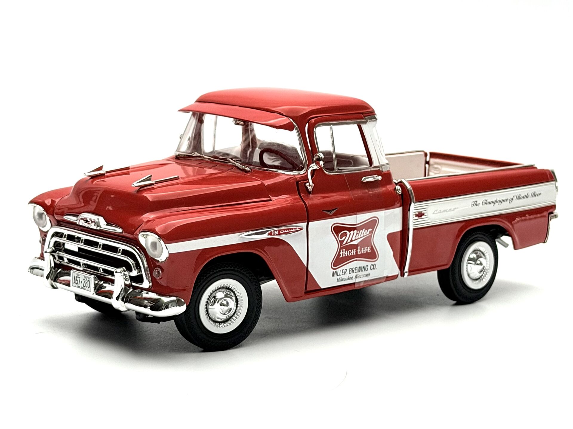 1:18 Chevrolet Cameo Pick Up 1957 Miller Red - Auto World