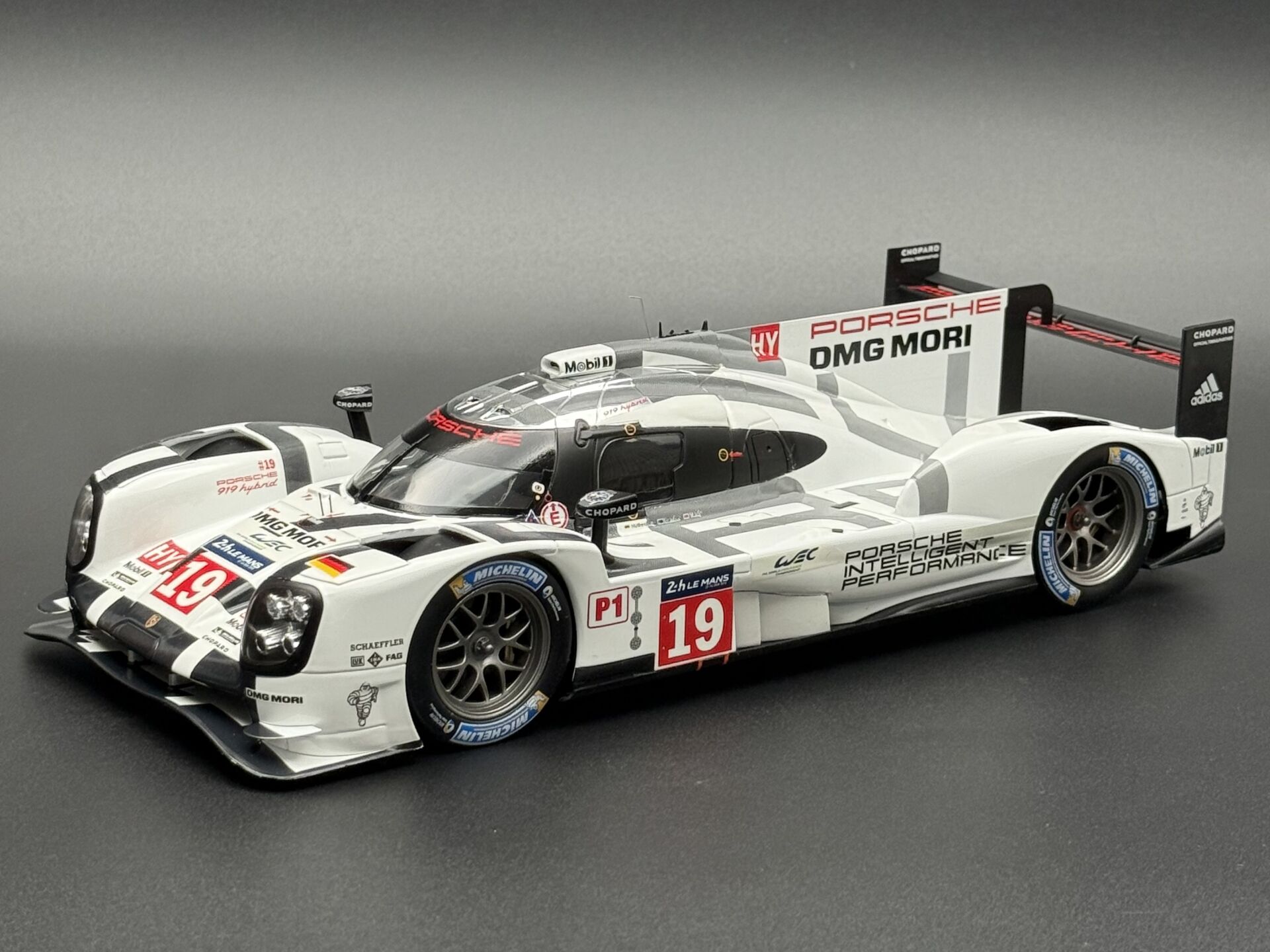 1:18 Porsche 919 Hybrid #19 24H Le Mans Winner 2015 - Spark