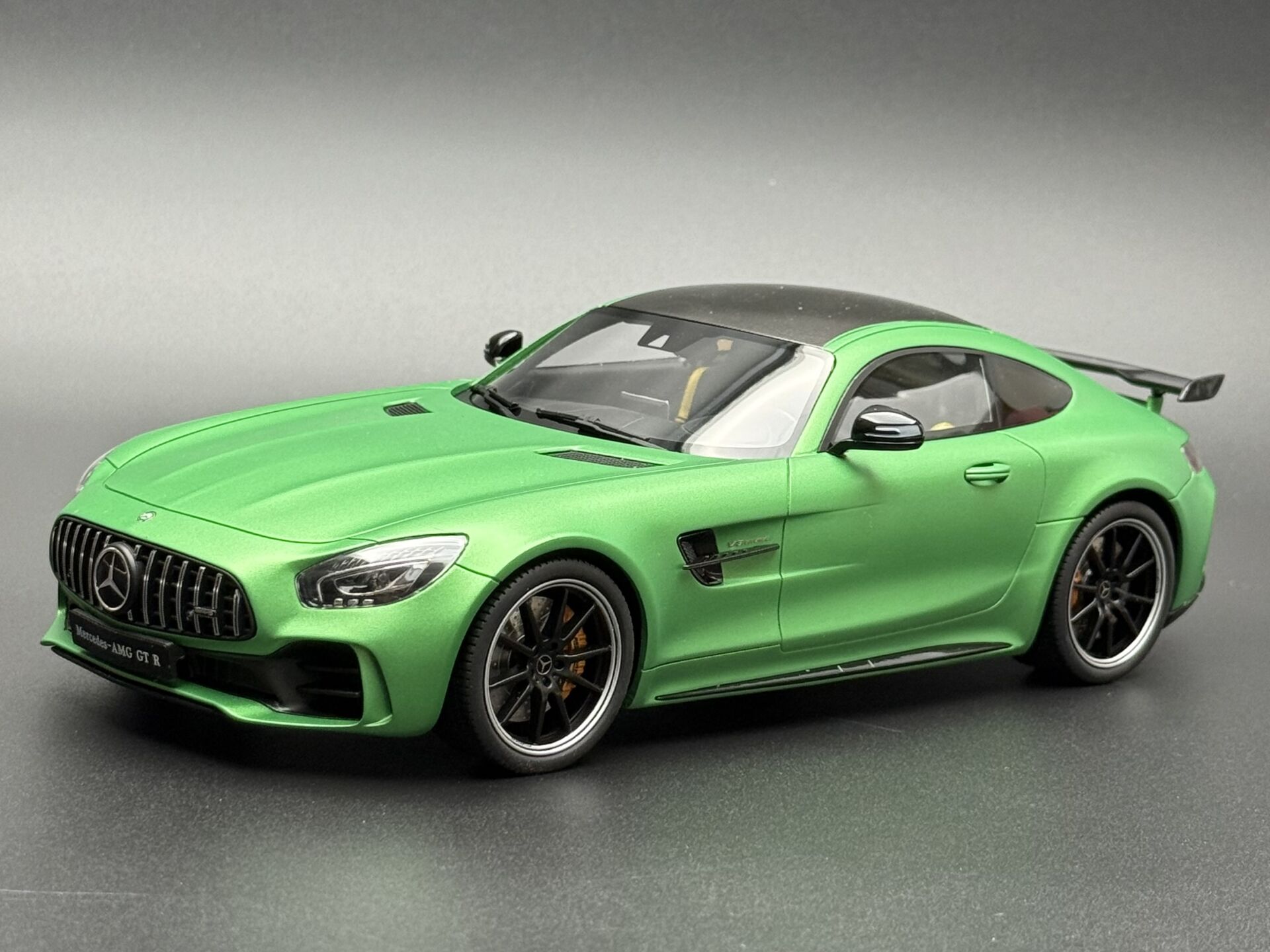 1:18 Mercedes-Benz AMG GTR V8 BiTurbo 2017 GT179 - GT Spirit